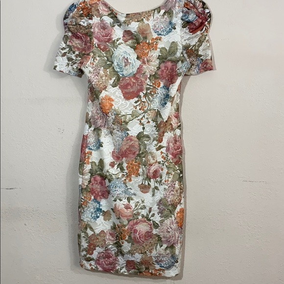 Floral lace dress - Picture 3 of 3